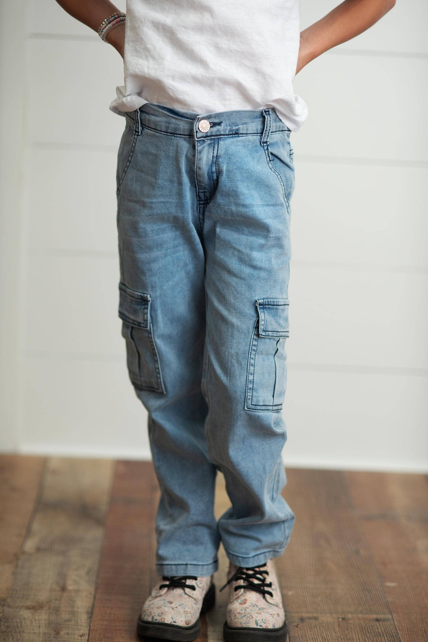 Light Wash Faded Denim Cargo Jean Pant With Pockets