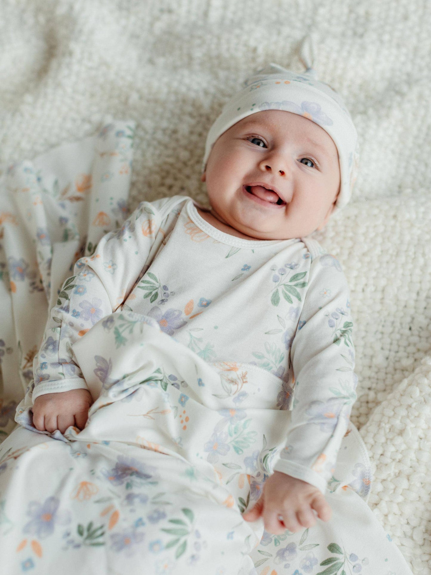 Modern Daisy Knotted Gown & Beanie Set